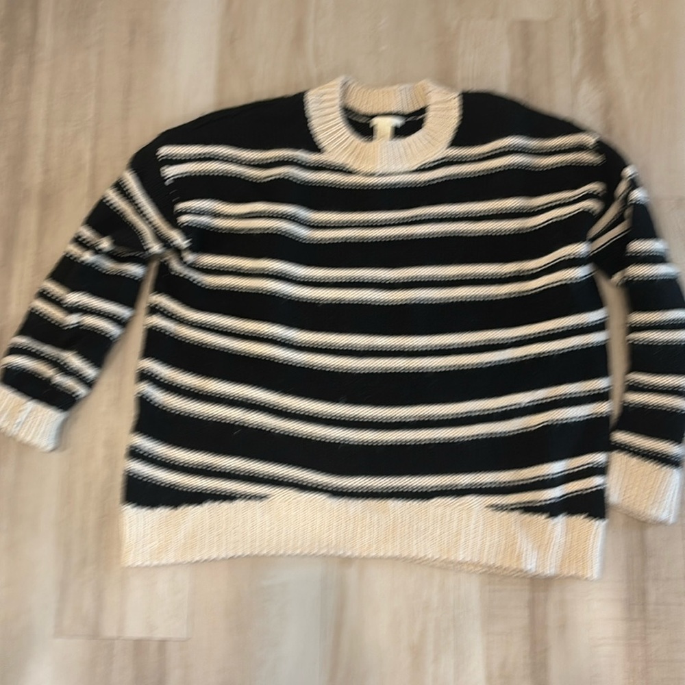 Black and cream stripped sweater